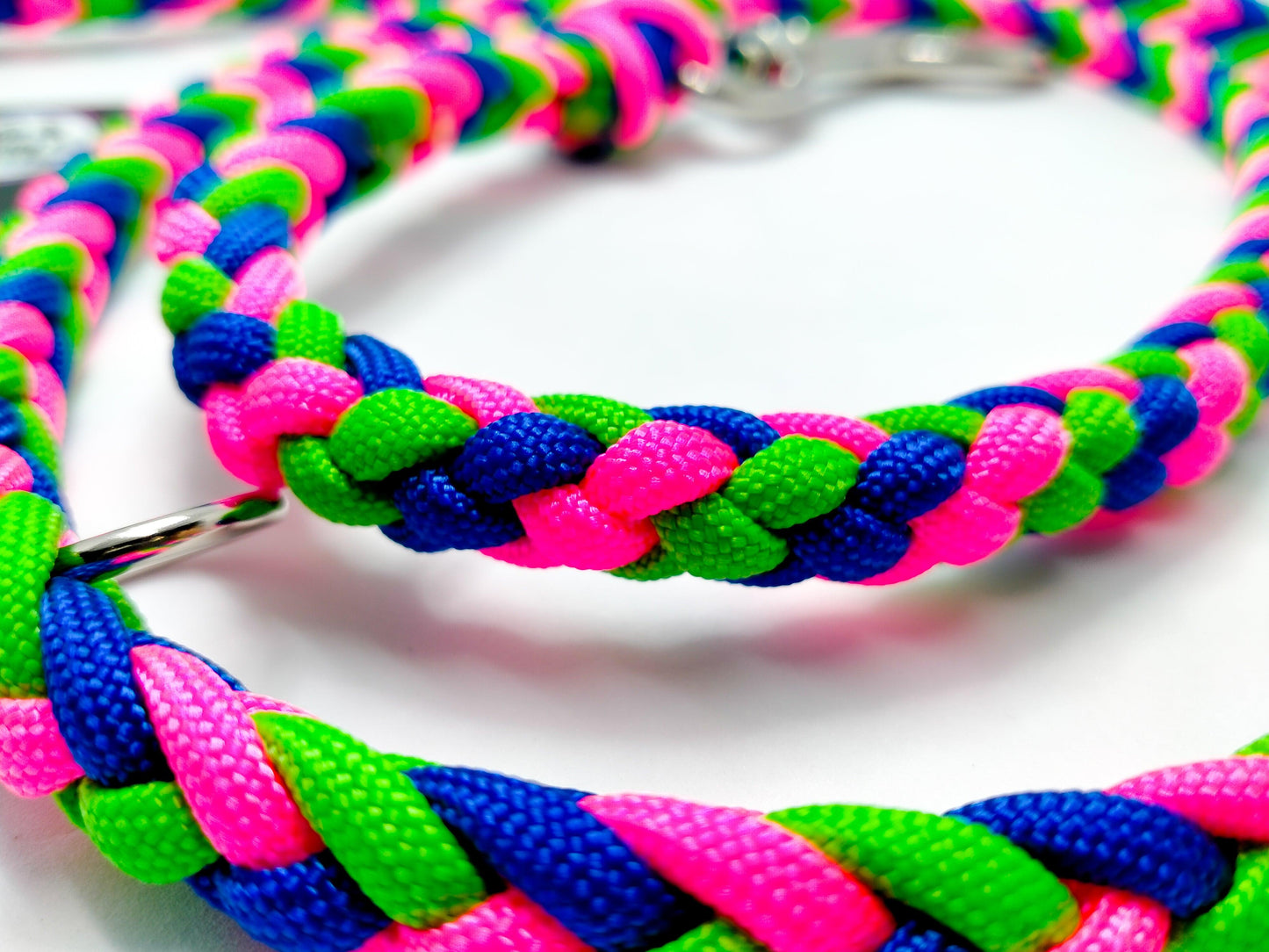 Adjustable Lead - 6 Strand Half Round Braid cords4paws Paracord Handmade Dog Accessories Customizable Made in Germany Shipping worldwide