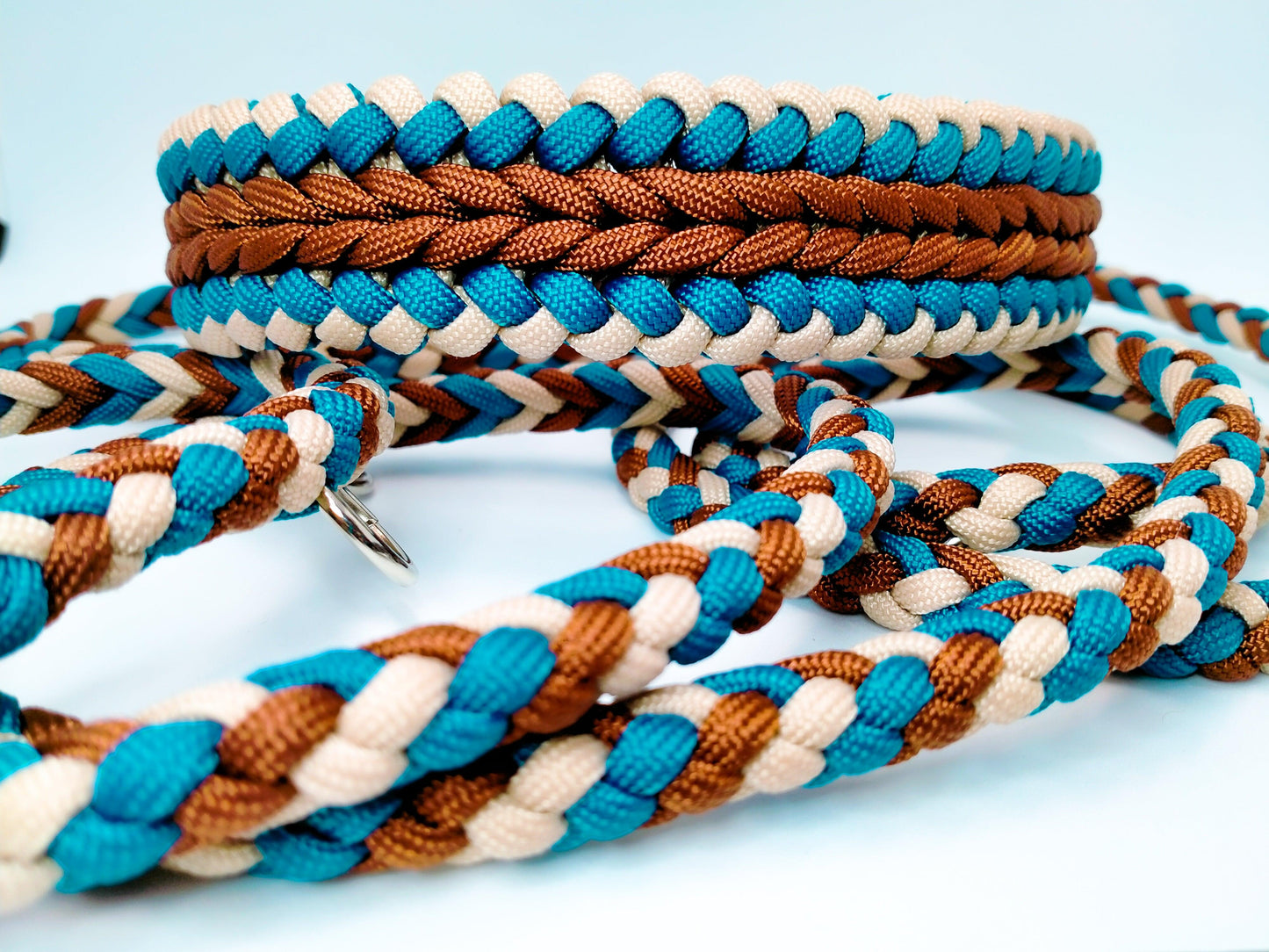 Adjustable Lead - 6 Strand Half Round Braid cords4paws Paracord Handmade Dog Accessories Customizable Made in Germany Shipping worldwide