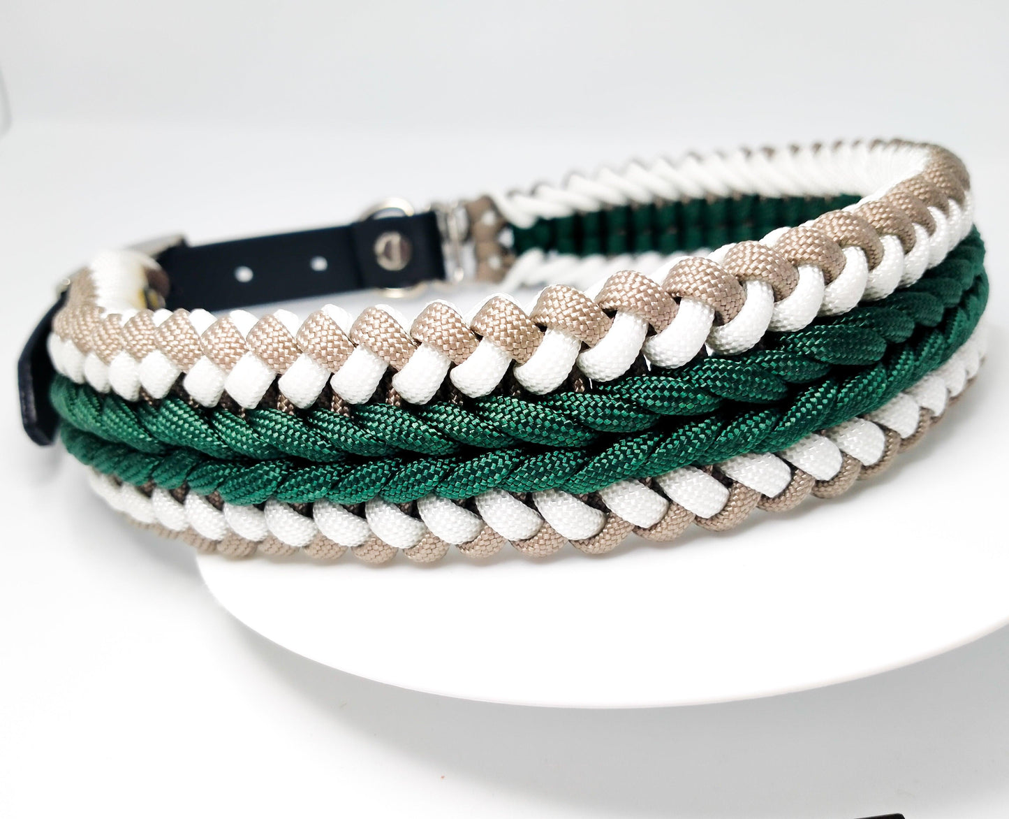 Dog Collar - "Endless Falls" cords4paws Paracord Handmade Dog Accessories Customizable Made in Germany Shipping worldwide