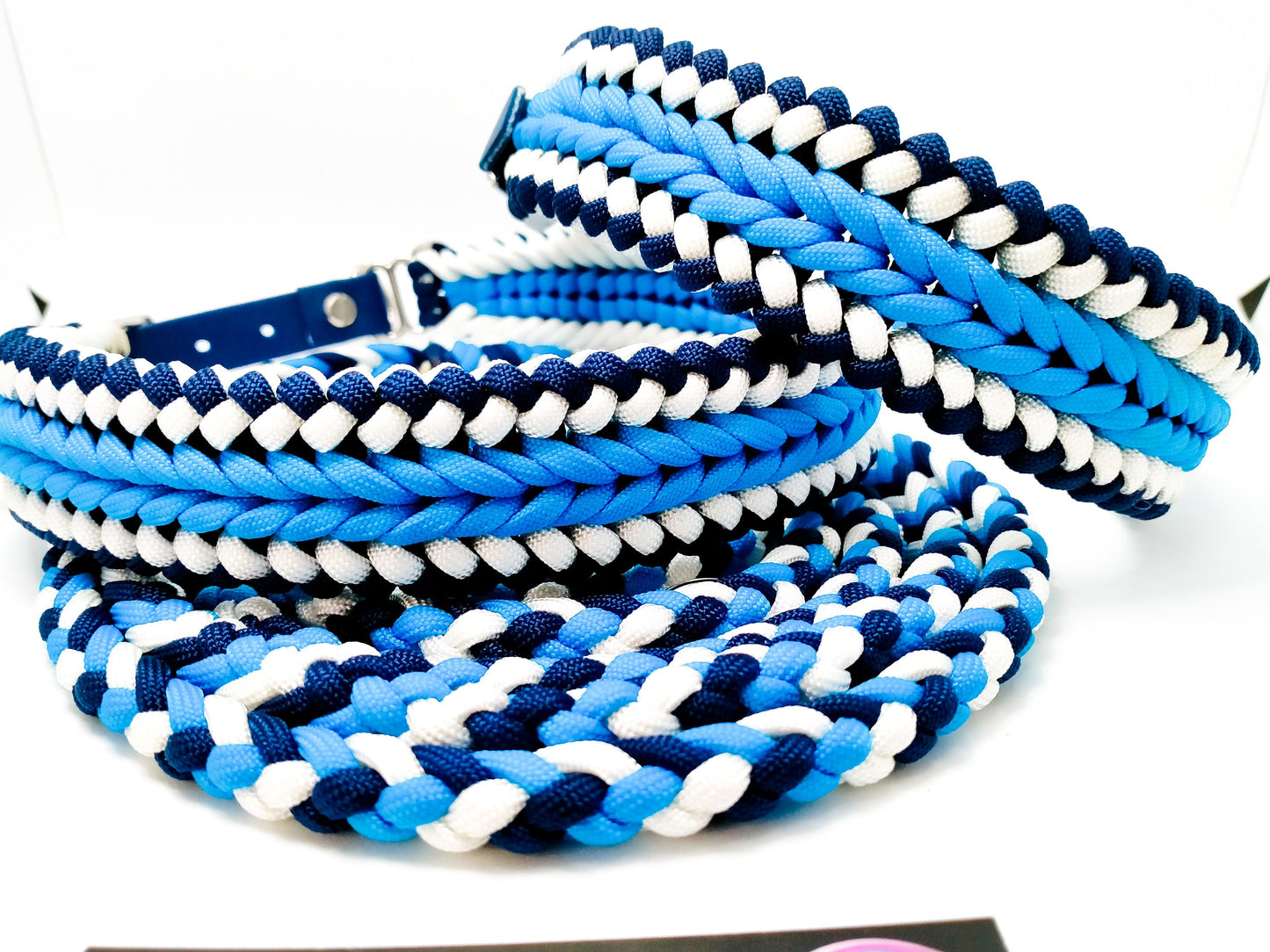 Adjustable Lead - 6 Strand Half Round Braid cords4paws Paracord Handmade Dog Accessories Customizable Made in Germany Shipping worldwide