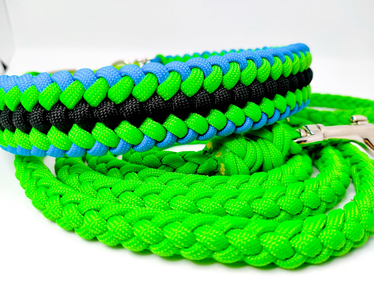 Adjustable Lead - 6 Strand Half Round Braid cords4paws Paracord Handmade Dog Accessories Customizable Made in Germany Shipping worldwide