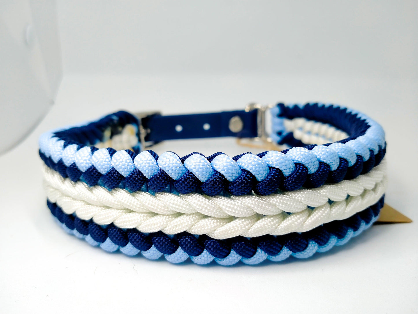 Dog Collar - "Endless Falls" cords4paws Paracord Handmade Dog Accessories Customizable Made in Germany Shipping worldwide