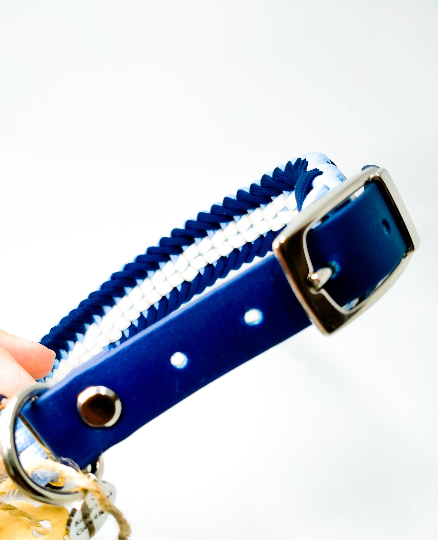 Dog Collar - "Endless Falls" cords4paws Paracord Handmade Dog Accessories Customizable Made in Germany Shipping worldwide