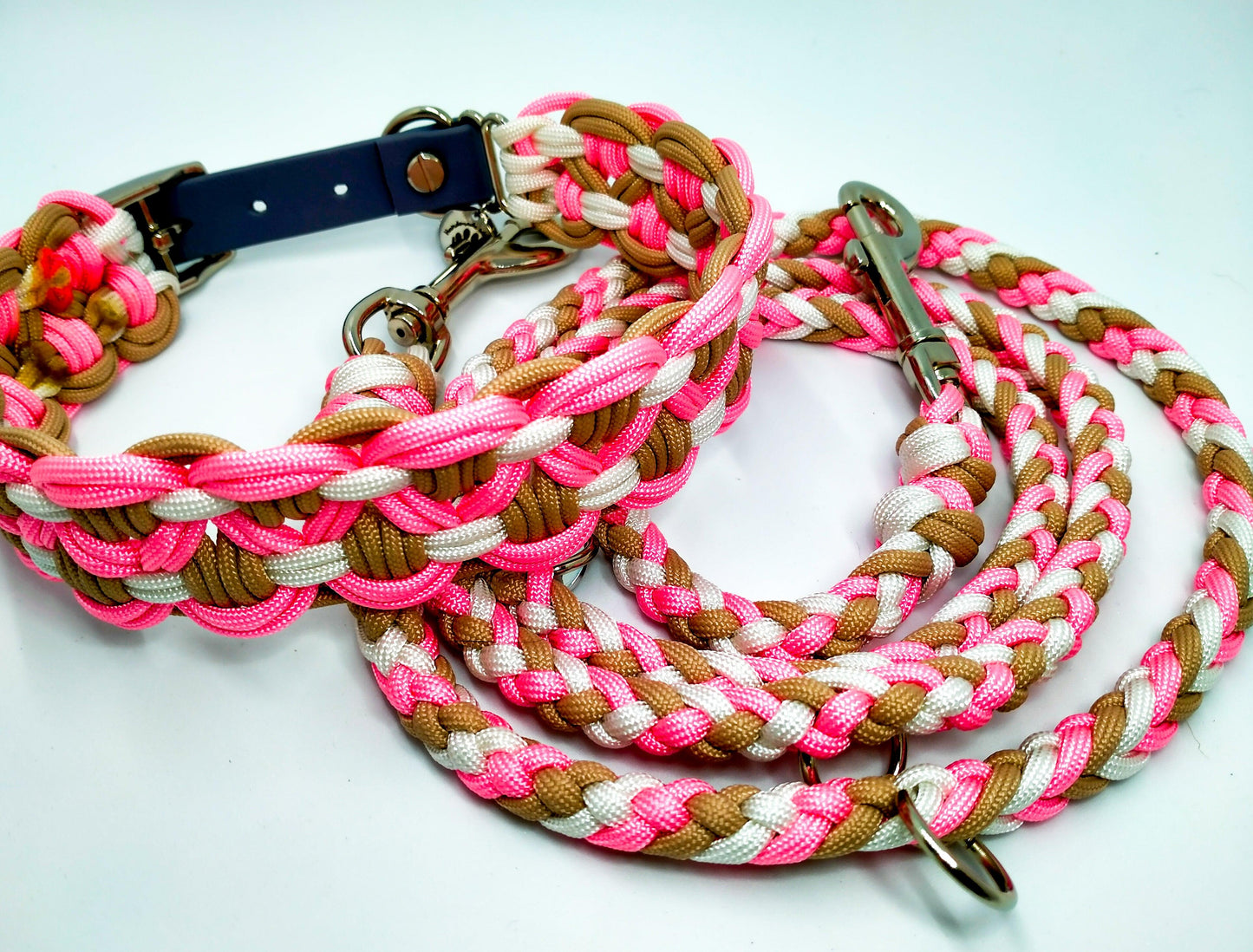 Adjustable Lead - 6 Strand Half Round Braid cords4paws Paracord Handmade Dog Accessories Customizable Made in Germany Shipping worldwide