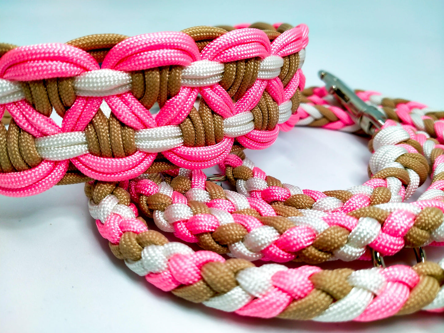 Adjustable Lead - 6 Strand Half Round Braid cords4paws Paracord Handmade Dog Accessories Customizable Made in Germany Shipping worldwide
