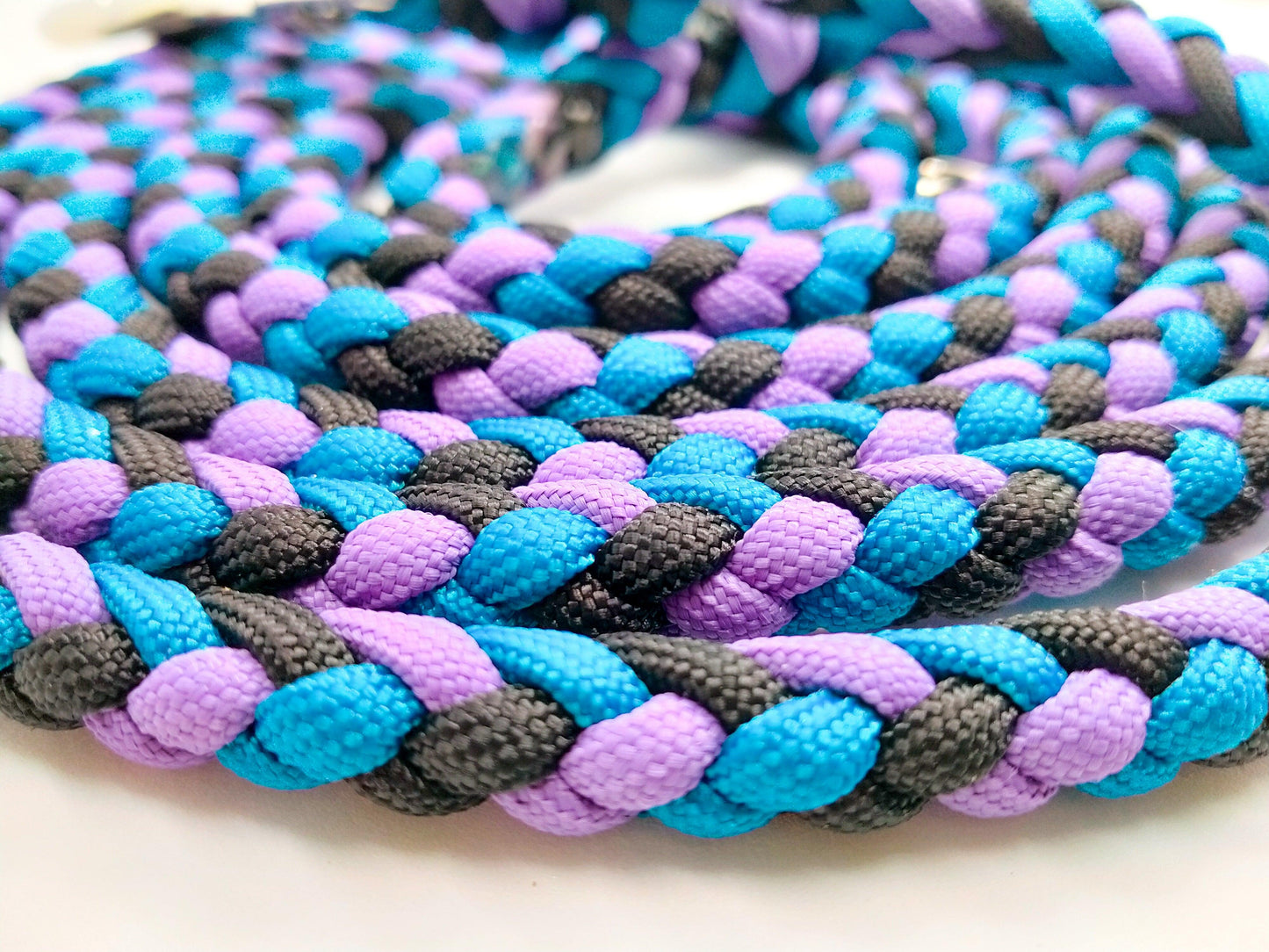 Adjustable Lead - 6 Strand Half Round Braid cords4paws Paracord Handmade Dog Accessories Customizable Made in Germany Shipping worldwide