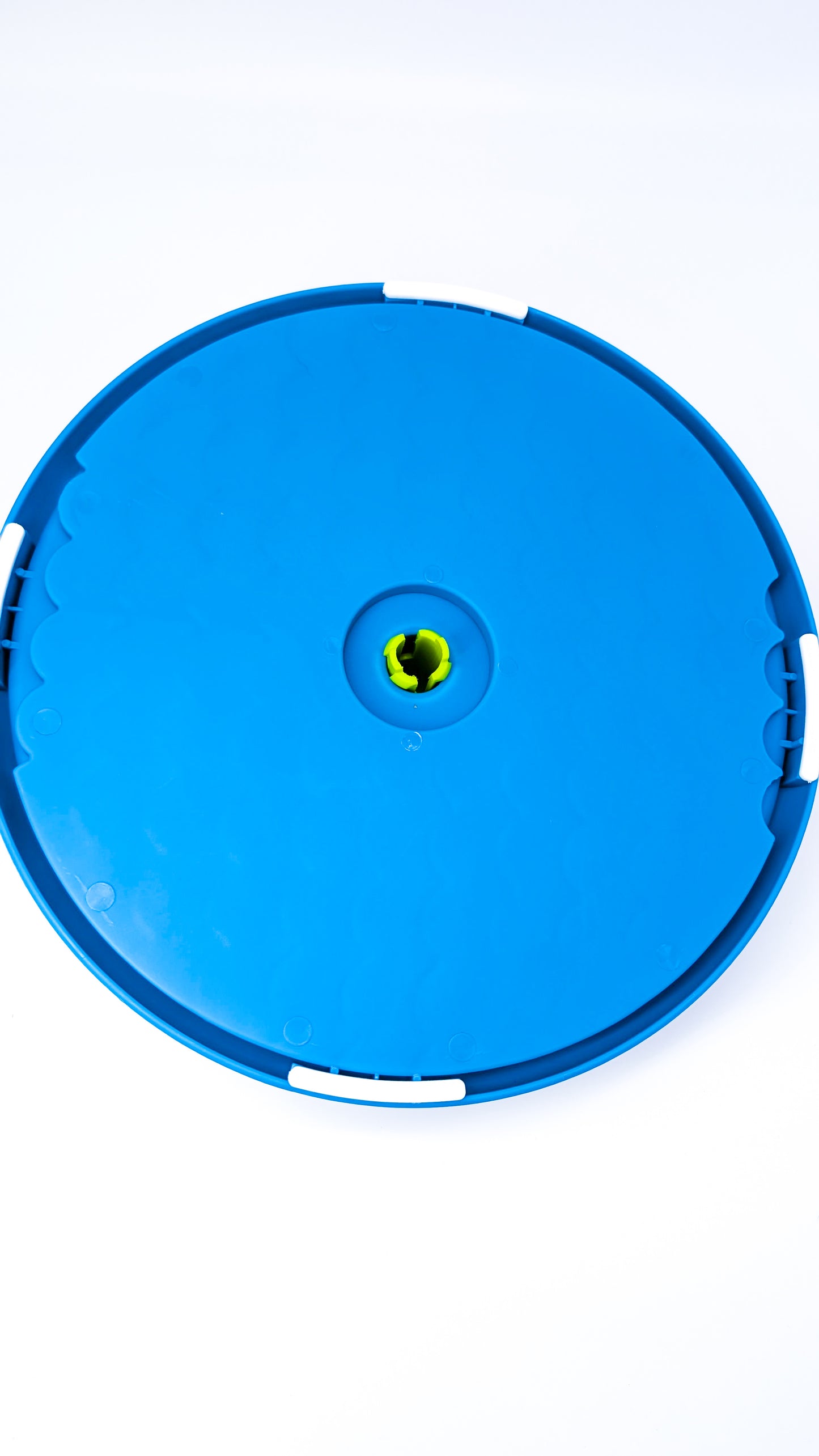 Spin ‘N’ Snack Puzzle Bowl Kim & Milly's Cords 4 Paws Paracord Handmade Dog Accessories Customizable Made in Germany Shipping worldwide