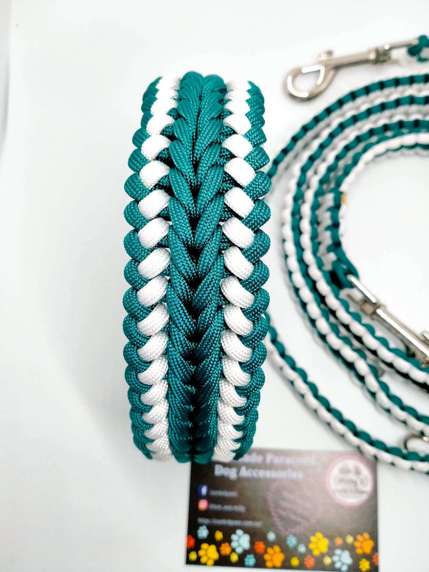 Dog Collar - "Endless Falls" cords4paws Paracord Handmade Dog Accessories Customizable Made in Germany Shipping worldwide