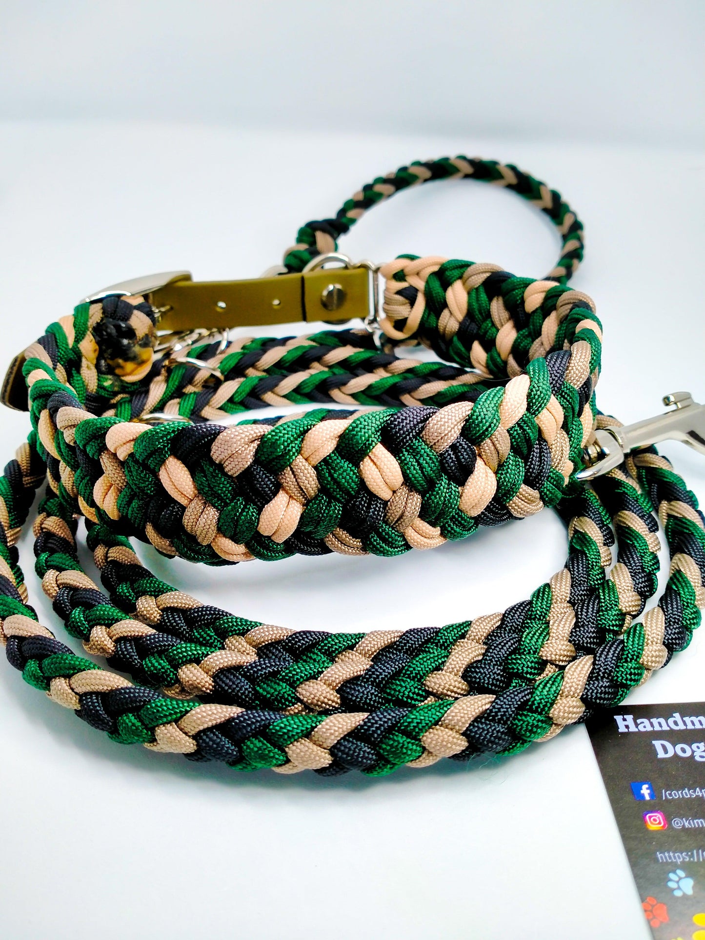 Adjustable Lead - 6 Strand Half Round Braid cords4paws Paracord Handmade Dog Accessories Customizable Made in Germany Shipping worldwide