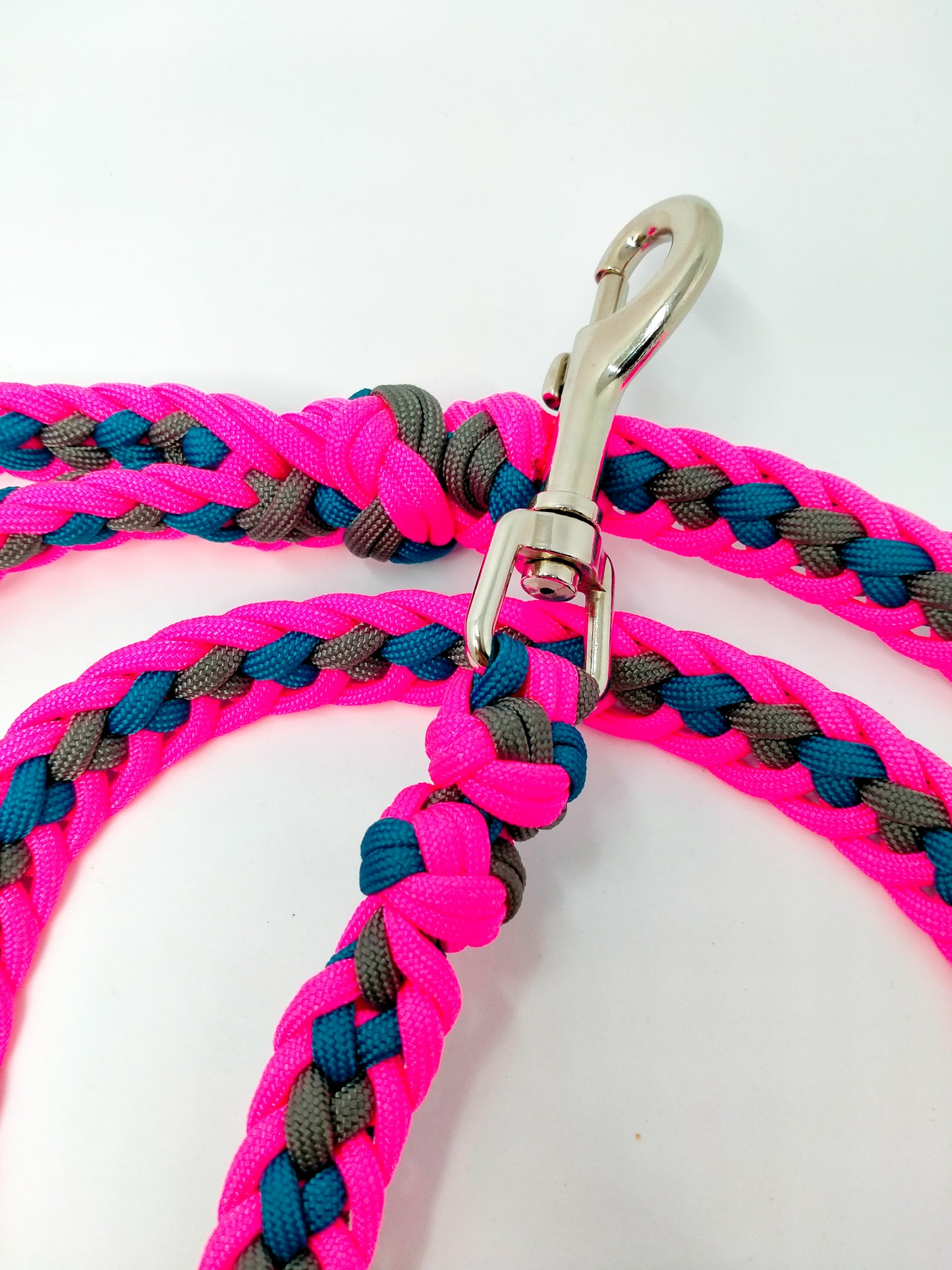 DELUXE EDITION: Leading Hearts Dog Lead Kim & Milly's Cords 4 Paws Paracord Handmade Dog Accessories Customizable Made in Germany Shipping worldwide