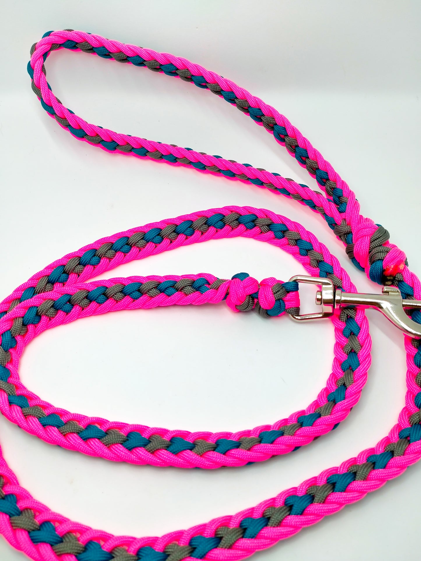DELUXE EDITION: Leading Hearts Dog Lead Kim & Milly's Cords 4 Paws Paracord Handmade Dog Accessories Customizable Made in Germany Shipping worldwide