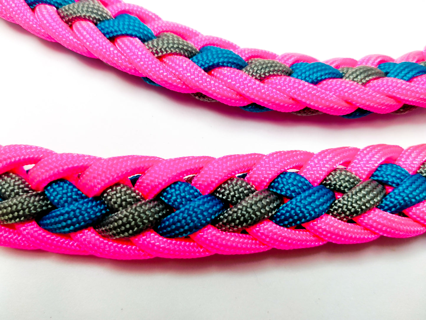 DELUXE EDITION: Leading Hearts Dog Lead Kim & Milly's Cords 4 Paws Paracord Handmade Dog Accessories Customizable Made in Germany Shipping worldwide