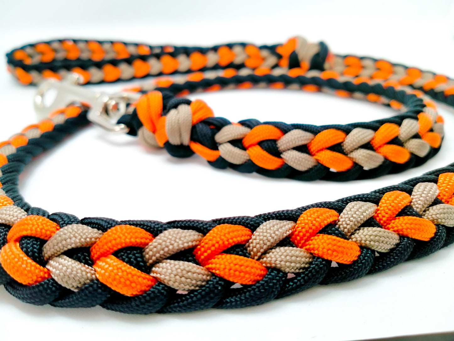 DELUXE EDITION: Leading Hearts Dog Lead Kim & Milly's Cords 4 Paws Paracord Handmade Dog Accessories Customizable Made in Germany Shipping worldwide